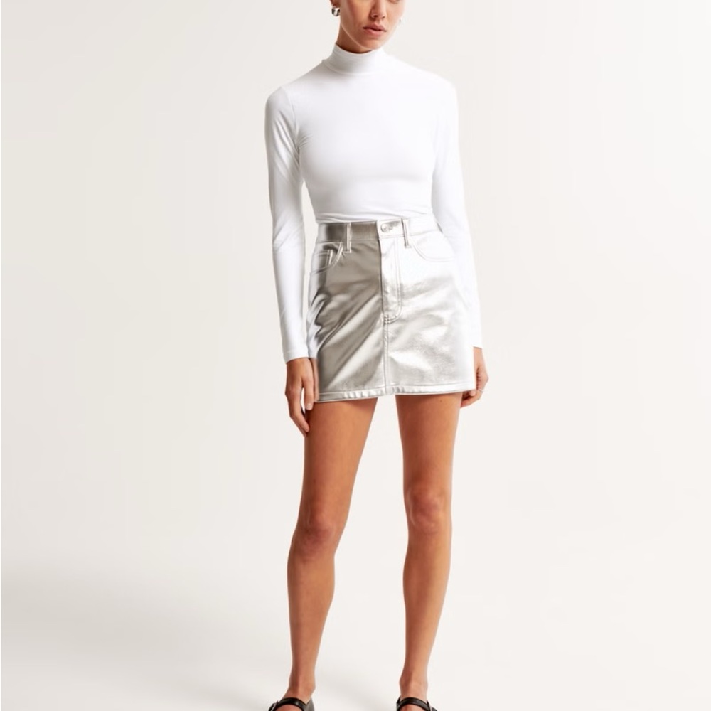 Abercrombie & Fitch White Mock Neck Turtleneck